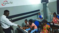 Au centre BF-MUSIC